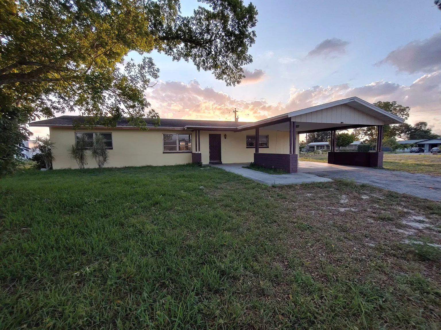4 bed, 1404 sqft, $1,800 — Photo 1