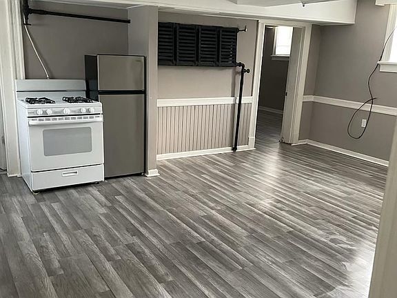 4th image of 201 N Van Buren St #6