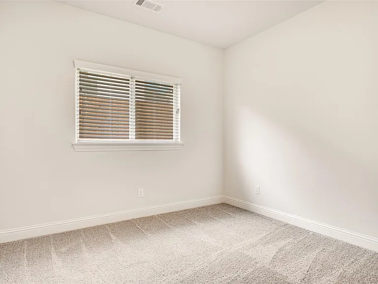 204 Flower Ridge Dr — Photo 16