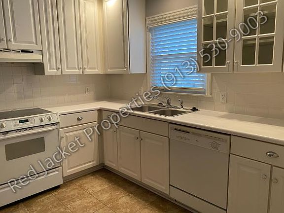 2nd image of 5904 Fontana St