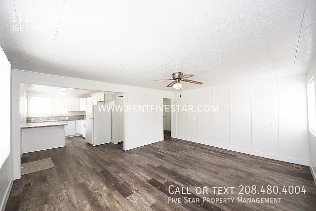 1110 E Poplar St — Photo 3