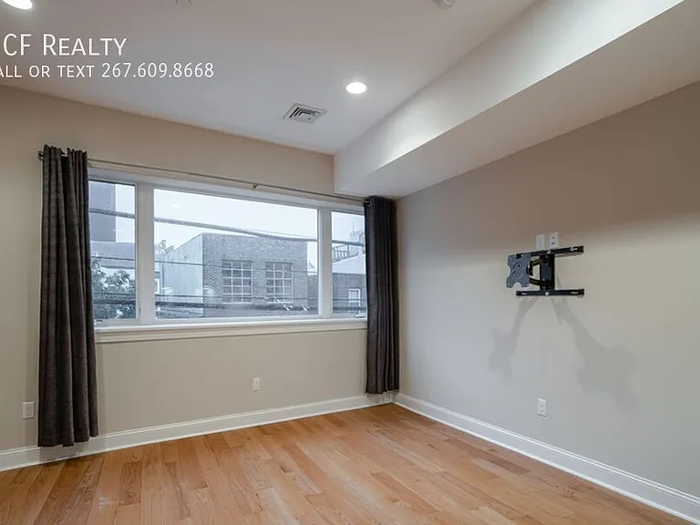 724 N 3rd St #2F — Photo 16