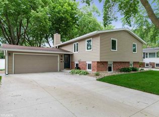 1505 W 5th St, Cedar Falls, IA 50613
