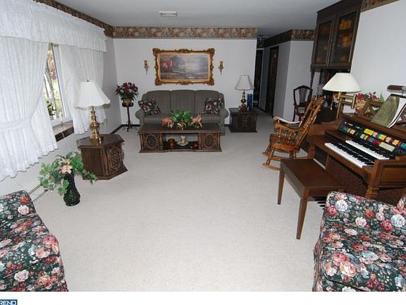 2nd image of 701 N Crescent Ave