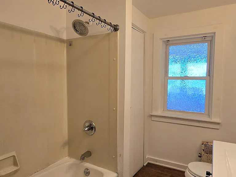 Bath (2nd Floor)