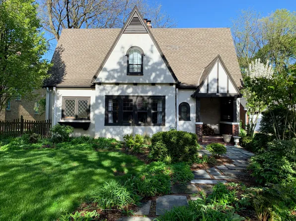 628 N 70th St, Wauwatosa, WI 53213
