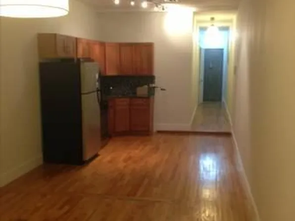 92 Manhattan Ave, Brooklyn, NY 11206