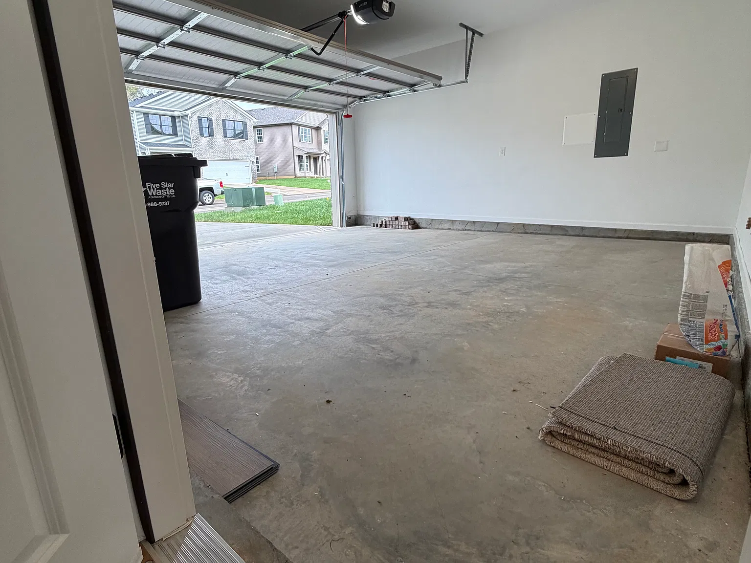 4 bed, 2352 sqft, $2,800 — Photo 4