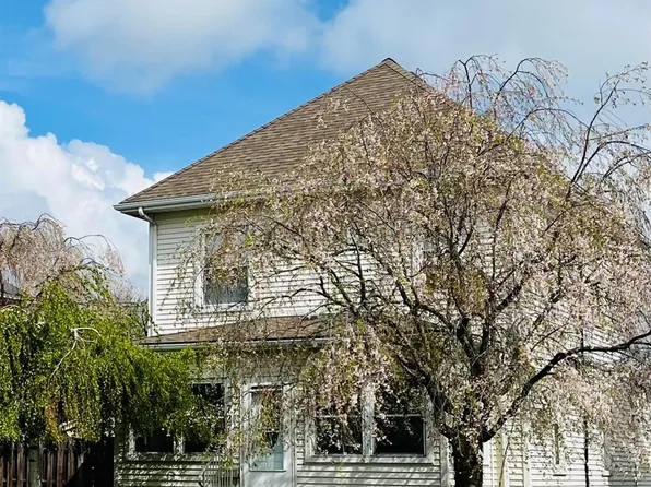 727 E 2nd St, Pt Clinton, OH 43452