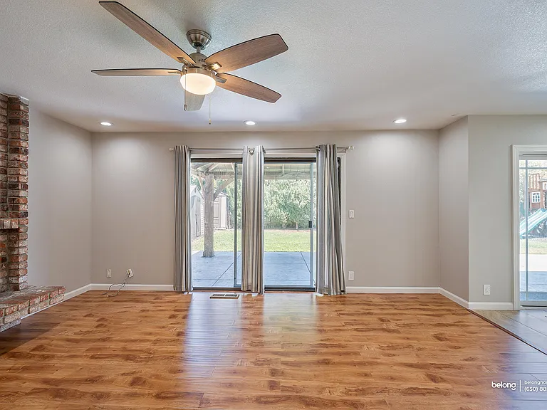 3661 Slopeview Dr — Photo 33
