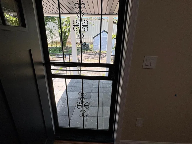 2344 Hamilton Ave — Photo 27