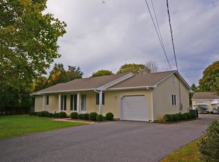 37 Apaucuck Point Rd, Westhampton, NY 11977