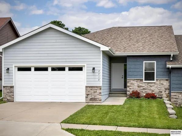 2712 Viking Cir, Blair, NE 68008