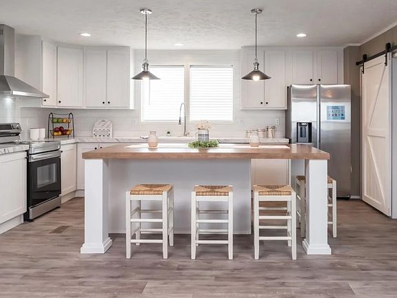 3rd image of 2125 Walnut Hollow Rd