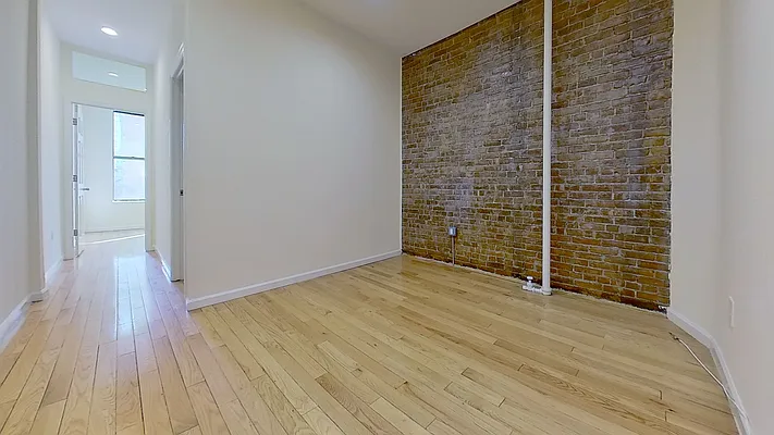 Rented by TOUR LLC | media 6