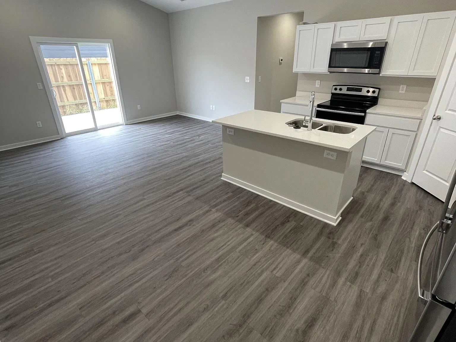 3 bed, 1200 sqft, $1,625 — Photo 3