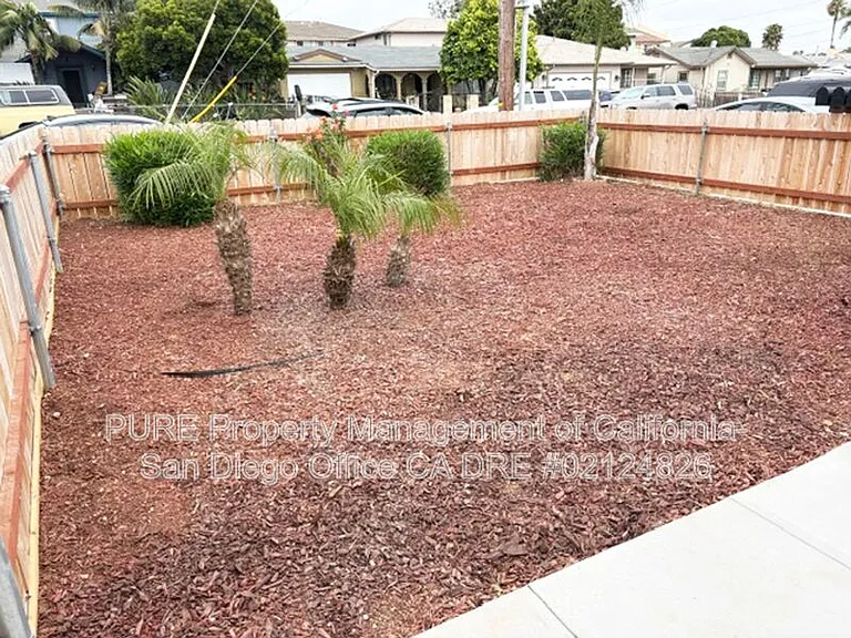 1120 Florence St — Photo 5
