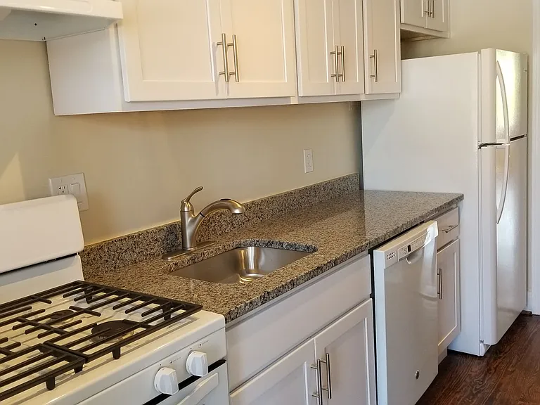 Mount Vernon Ave Apartments — Photo 9