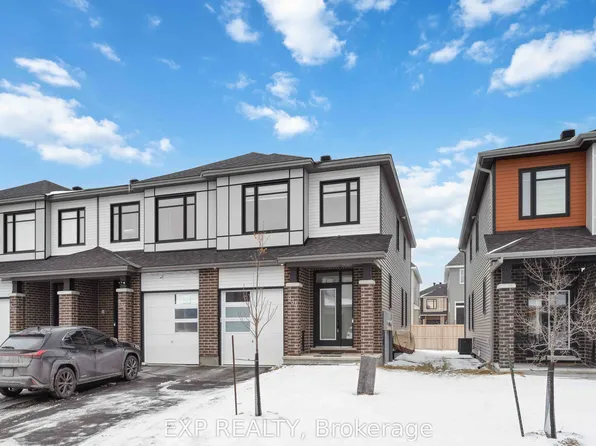 934 Clarkia St, Ottawa, ON K1T 0Y1