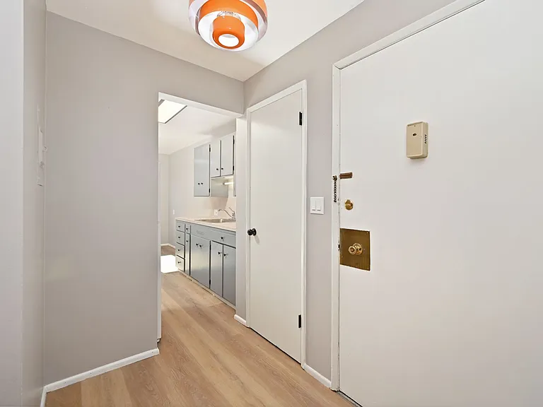 The Cameo Apartments — Photo 4