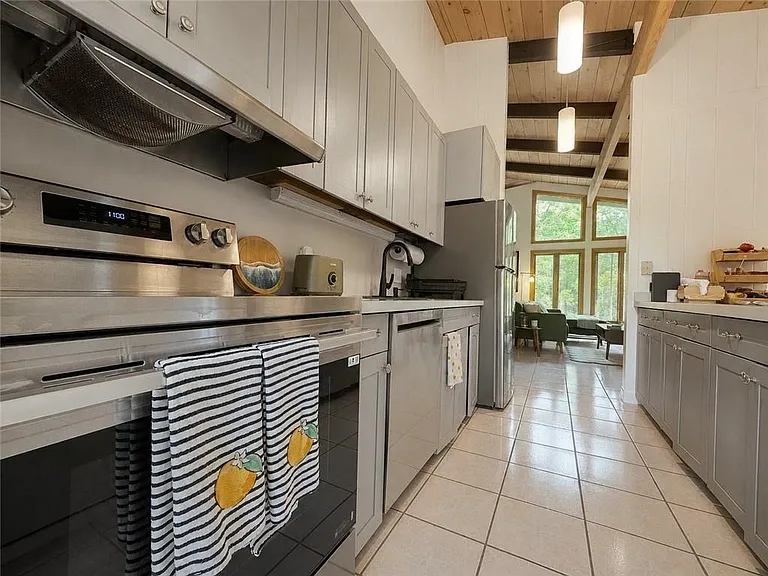 35 Sunset Ave — Photo 17
