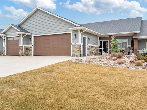 109 N Pine Lake Dr, Sioux Falls, SD 57110