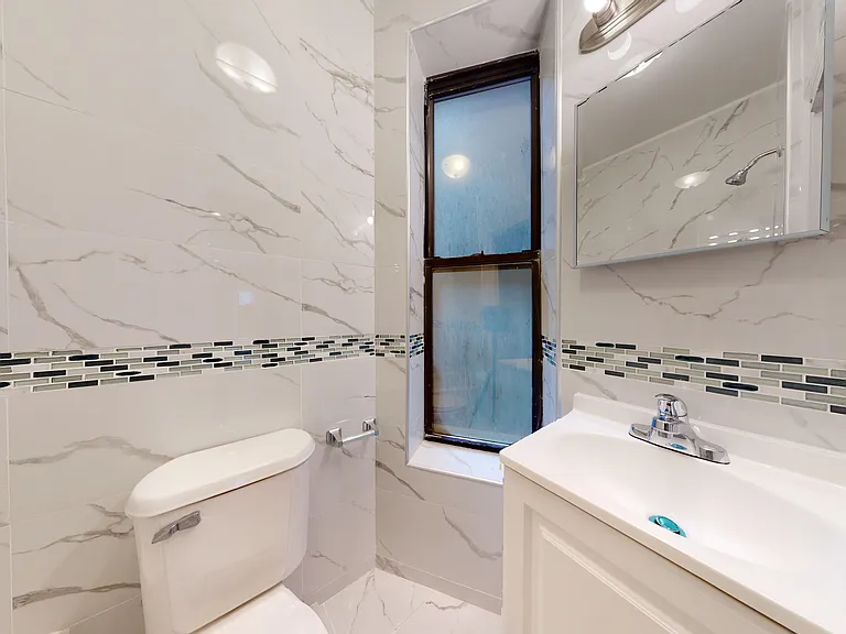 214 E 10th St #13 — Photo 9