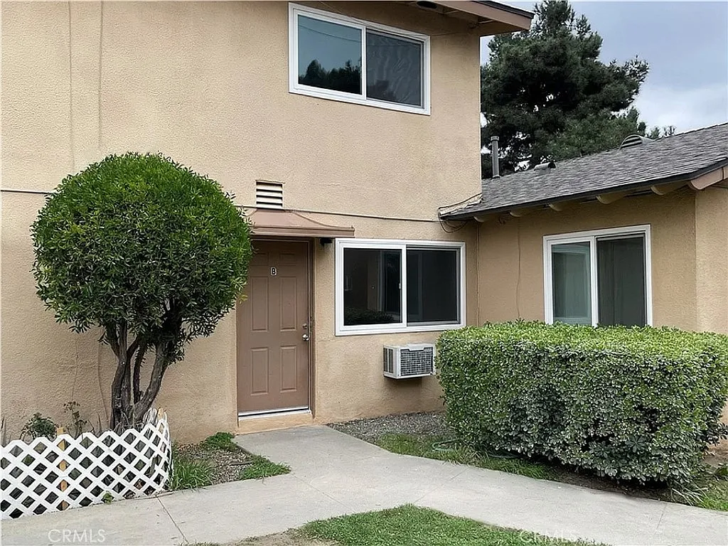 2 bed, 1.5 bath, 1000 sqft, $2,295 — Photo 1