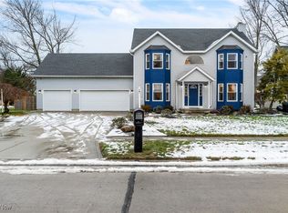 100 Pembridge Ct, Sheffield Lake, OH 44054