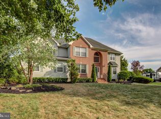 46 Sara Dr, Robbinsville, NJ 08691