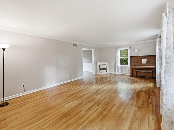 5th image of 1528 Dogwood Dr