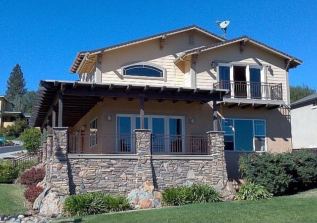 Side of home overlooking Mountains