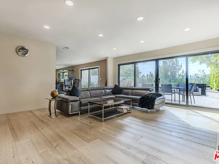 2637 Angelo Dr — Photo 30