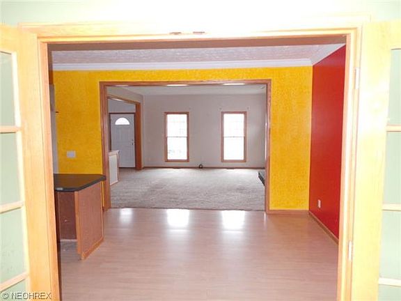 3rd image of 2465 Acorn Ave