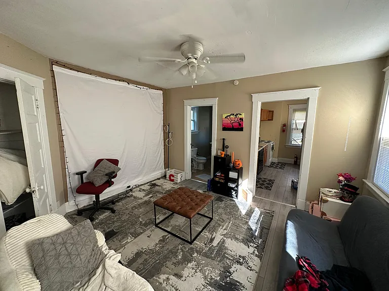 2326 Flora St — Photo 7