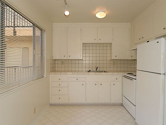 4th image of 562 Kendall Ave APT 37