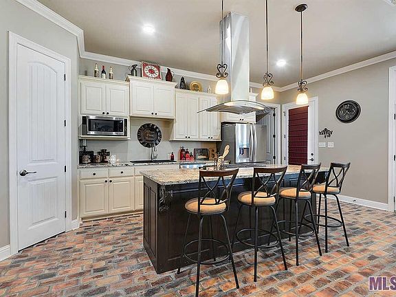 4th image of 18825 Aucoin Ln