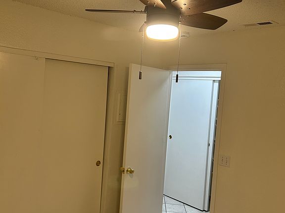 4th image of 3027 Wentworth Dr #1