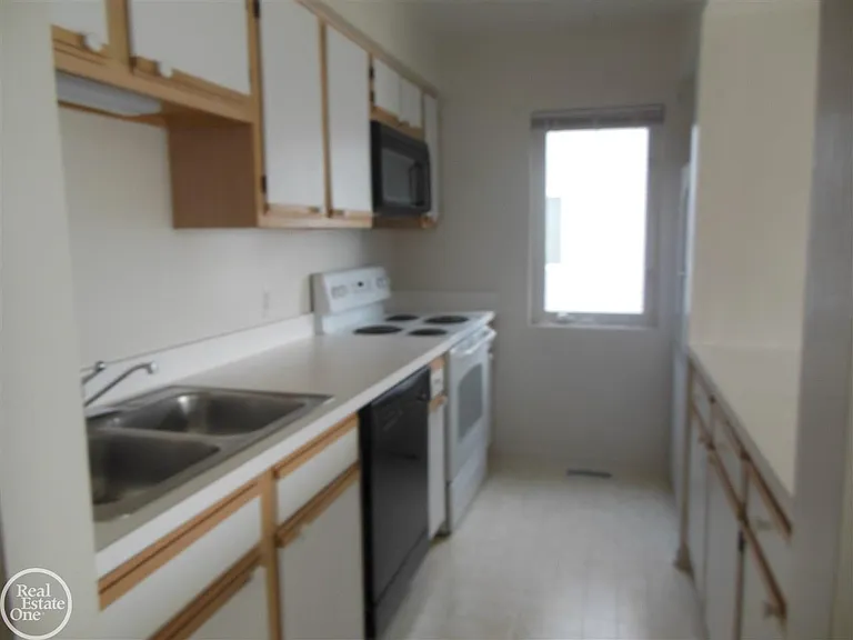 29800 Riverside Bay Ct — Photo 8