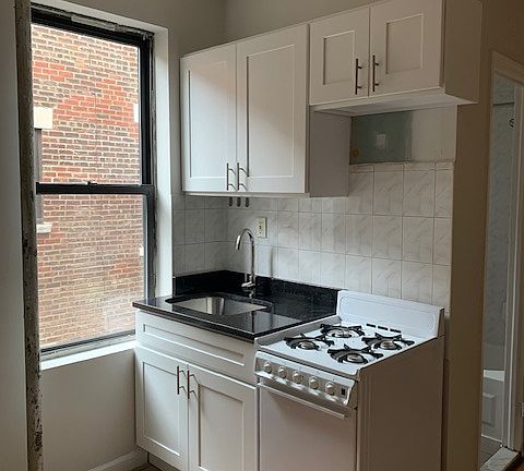 5th image of 210 Thompson St APT 7EN