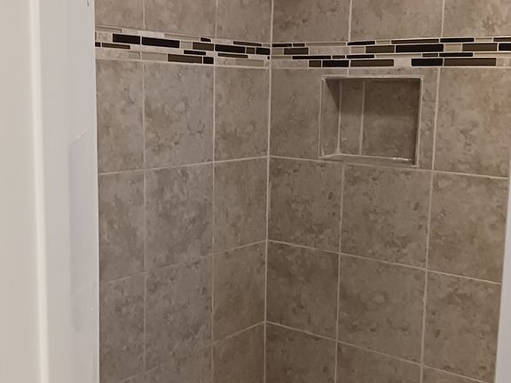 5th image of 415 Claire Ct