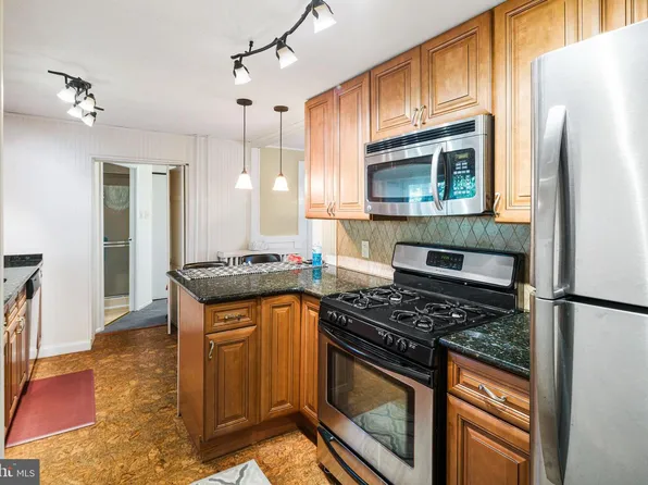354 Ripka St, Philadelphia, PA 19128