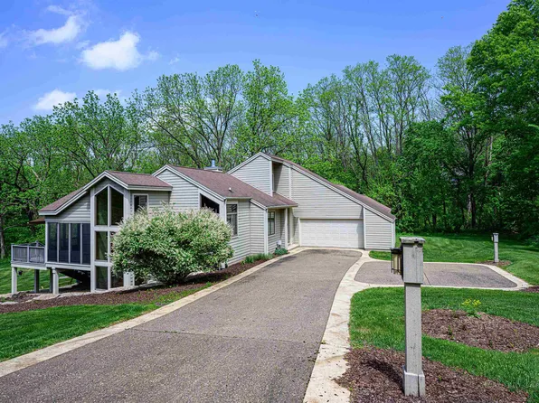 3 Longwood Ct, Galena, IL 61036
