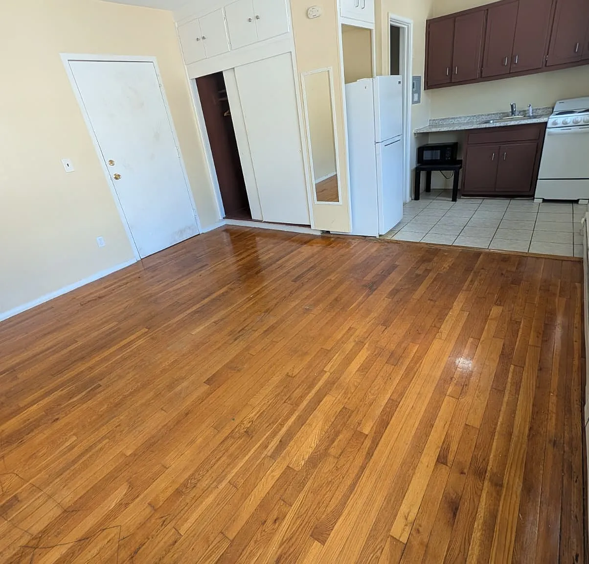 Studio, $1,100 — Photo 2