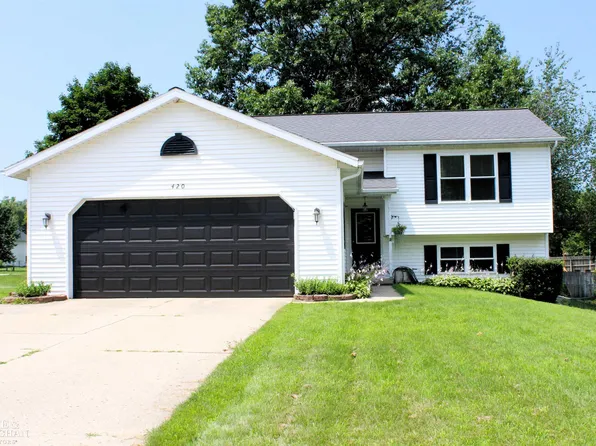 420 Standish Dr, Wayland, MI 49348