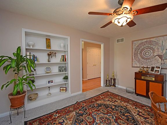 5th image of 1607 Creekview Dr