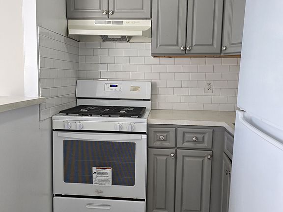 4th image of 351 N Broadway APT 2I