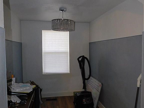 5th image of 1425 E 13th St