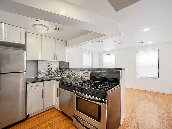 5th image of 50 Putnam Ave