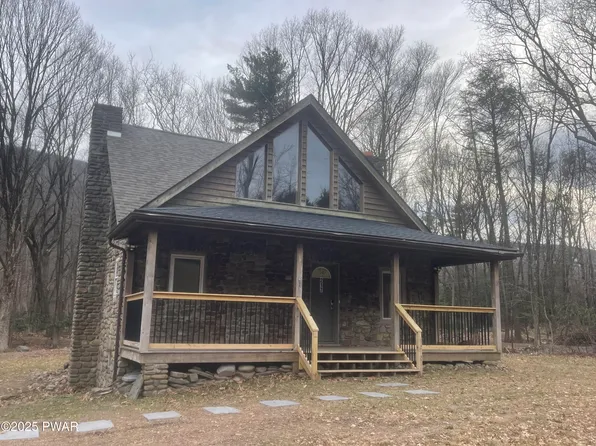 217 Camelback Rd, Tannersville, PA 18372
